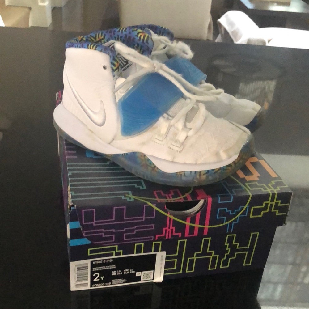 NIKE KYRIE 6 KIDS SNEAKER SIZE 2Y